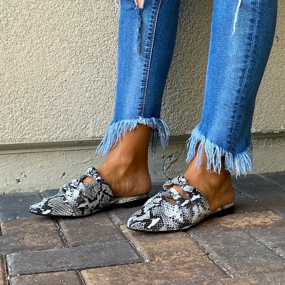 Snake Print Leather Pointed Toe Bow Detail Mule - Picture 12 of 13